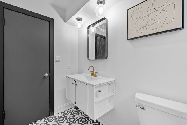 7508 W Devon Avenue, Chicago, IL 60631