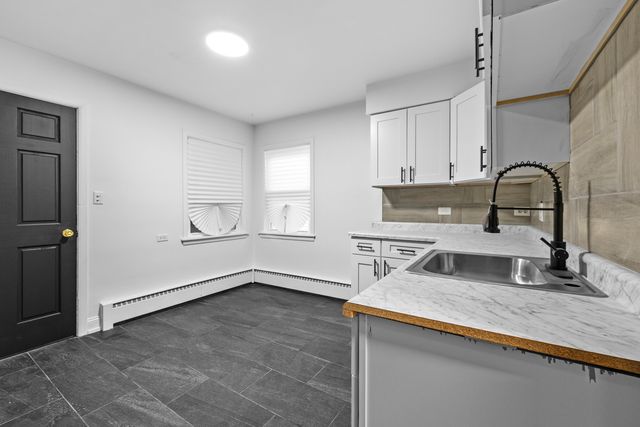 7508 W Devon Avenue, Chicago, IL 60631