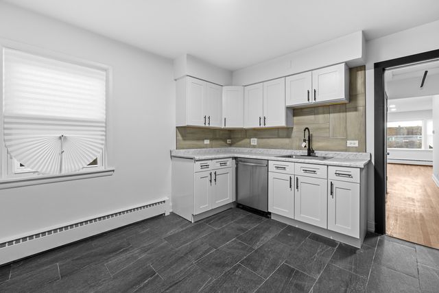 7508 W Devon Avenue, Chicago, IL 60631