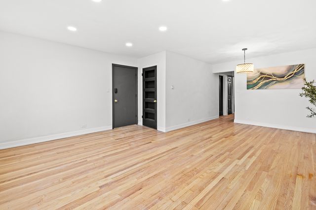 7508 W Devon Avenue, Chicago, IL 60631