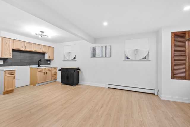 7508 W Devon Avenue, Chicago, IL 60631