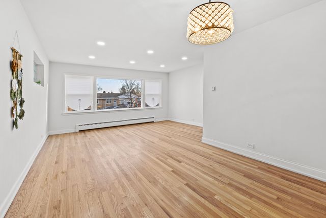 7508 W Devon Avenue, Chicago, IL 60631