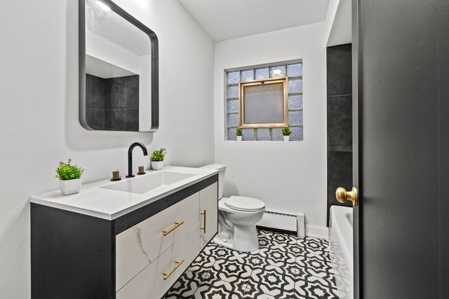 7508 W Devon Avenue, Chicago, IL 60631