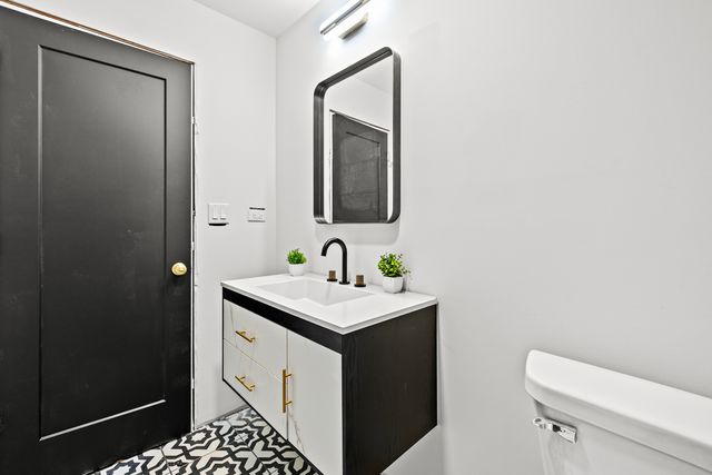 7508 W Devon Avenue, Chicago, IL 60631