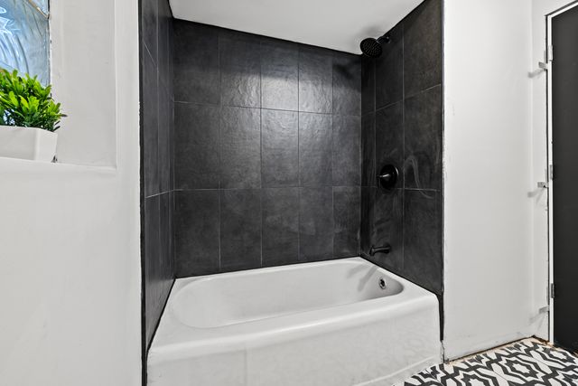 7508 W Devon Avenue, Chicago, IL 60631