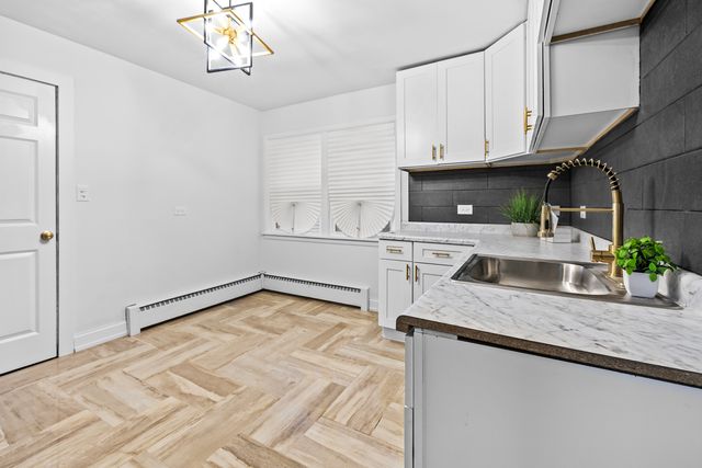 7508 W Devon Avenue, Chicago, IL 60631