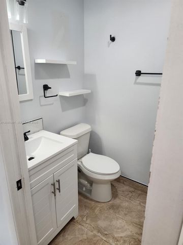 812 Lake Mcgregor Drive, Fort Myers, FL 33919