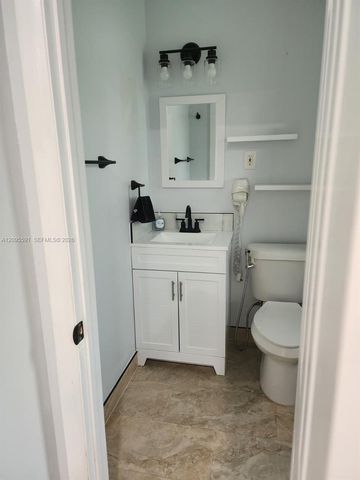 812 Lake Mcgregor Drive, Fort Myers, FL 33919