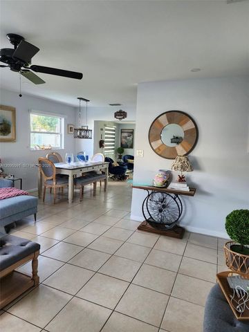 812 Lake Mcgregor Drive, Fort Myers, FL 33919