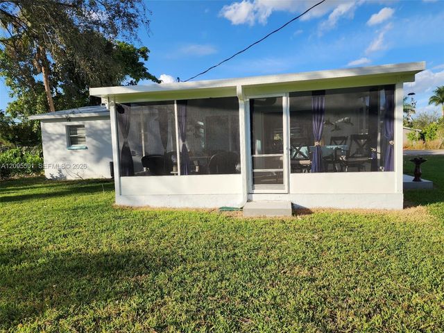 812 Lake Mcgregor Drive, Fort Myers, FL 33919