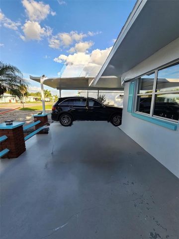 812 Lake Mcgregor Drive, Fort Myers, FL 33919