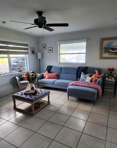 812 Lake Mcgregor Drive, Fort Myers, FL 33919