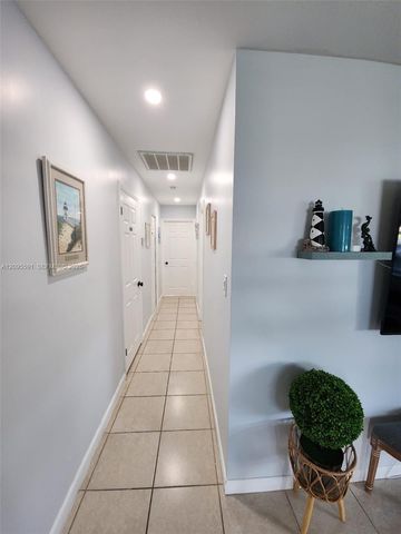 812 Lake Mcgregor Drive, Fort Myers, FL 33919