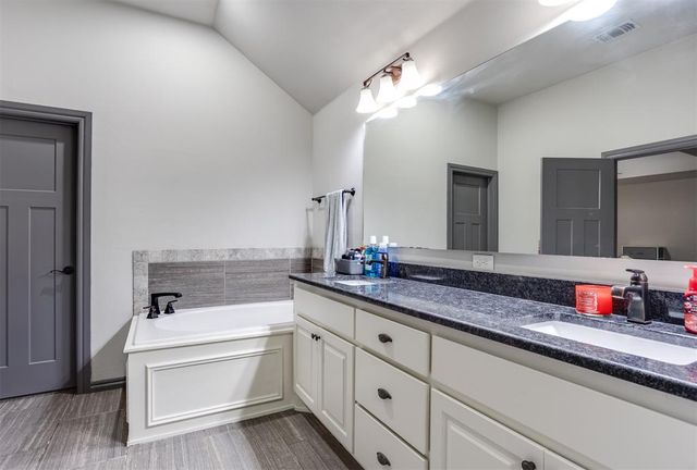 3232 Wakefield Road, Edmond, OK 73034