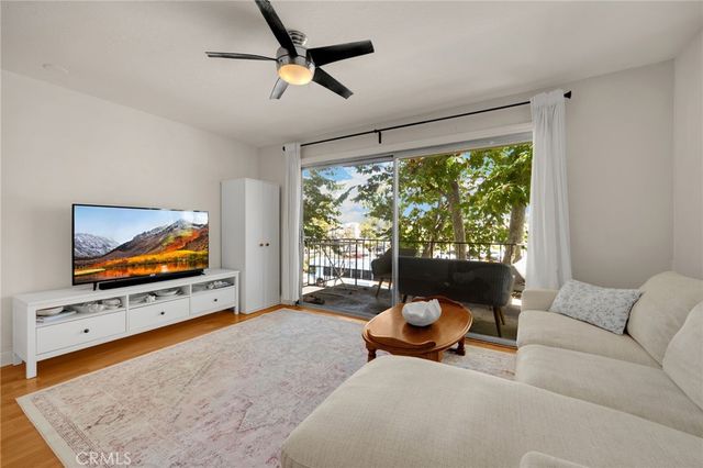 300 Cagney 215, Newport Beach, CA 92663