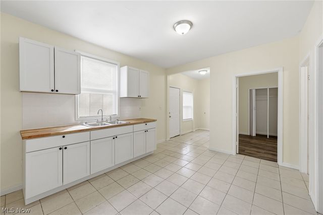 1978 W 93rd Street, Cleveland, OH 44102