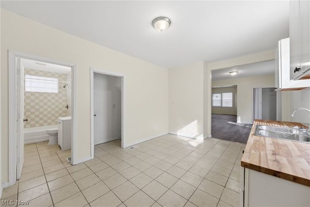 1978 W 93rd Street, Cleveland, OH 44102