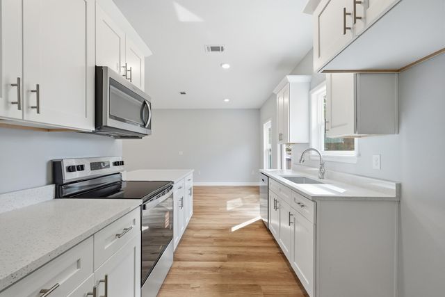 2588 Kingston Road, Crestview, FL 32536