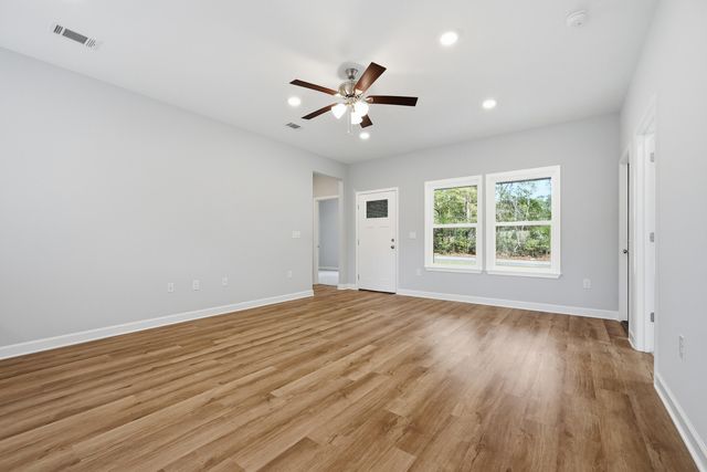 2588 Kingston Road, Crestview, FL 32536