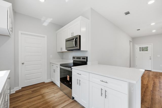 2588 Kingston Road, Crestview, FL 32536