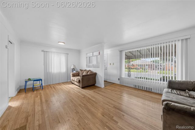 18270 Ash Avenue, Eastpointe, MI 48021