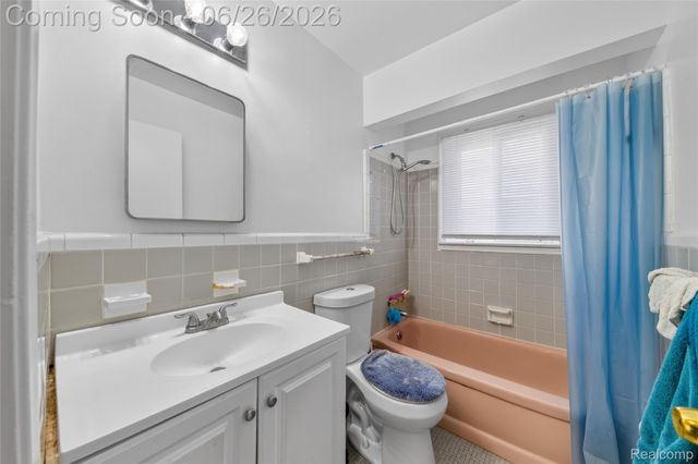 18270 Ash Avenue, Eastpointe, MI 48021