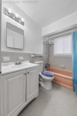 18270 Ash Avenue, Eastpointe, MI 48021
