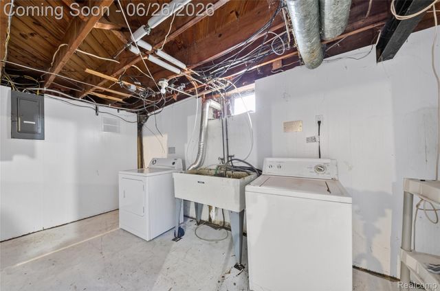 18270 Ash Avenue, Eastpointe, MI 48021