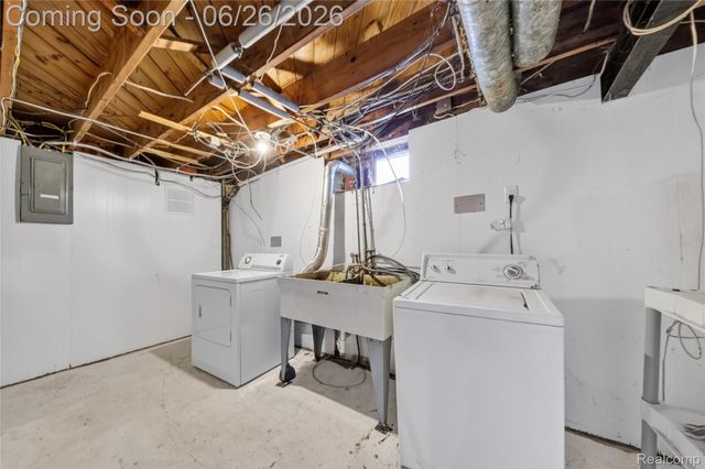 18270 Ash Avenue, Eastpointe, MI 48021