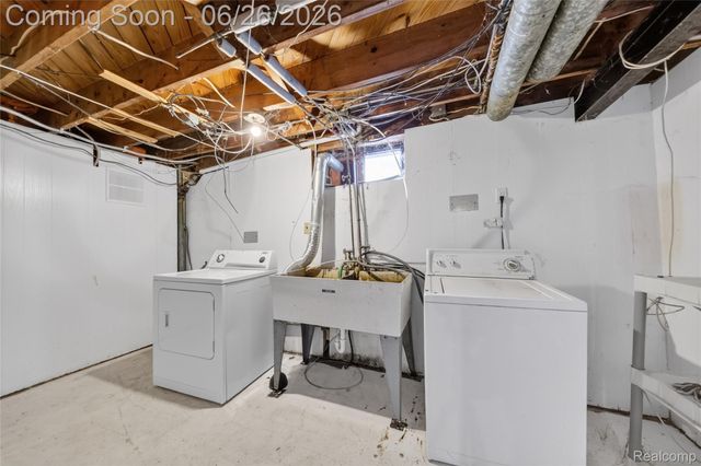 18270 Ash Avenue, Eastpointe, MI 48021