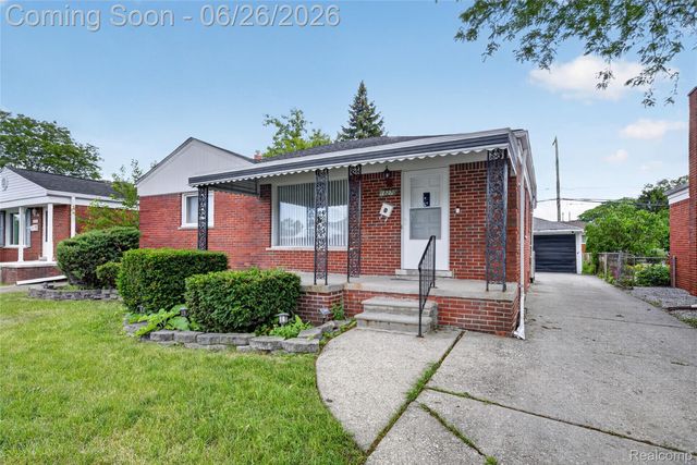 18270 Ash Avenue, Eastpointe, MI 48021