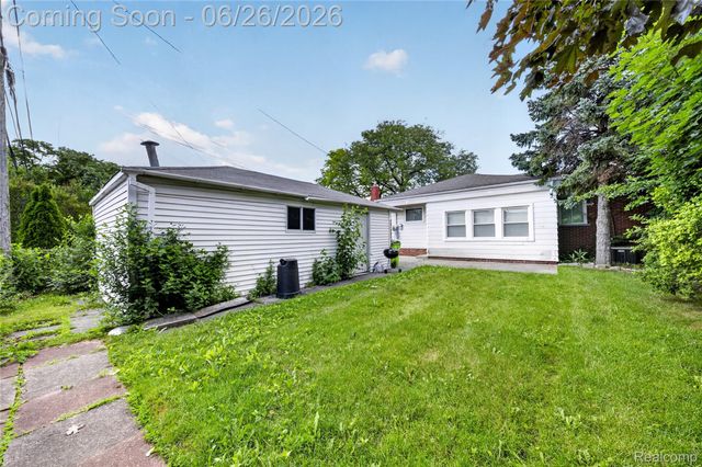 18270 Ash Avenue, Eastpointe, MI 48021