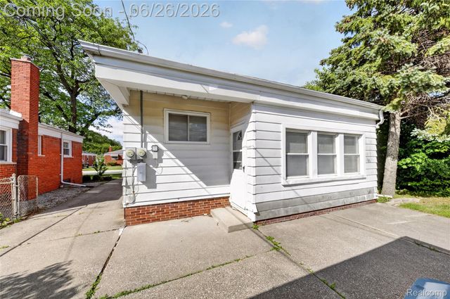 18270 Ash Avenue, Eastpointe, MI 48021
