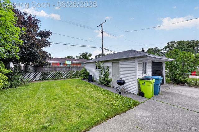 18270 Ash Avenue, Eastpointe, MI 48021