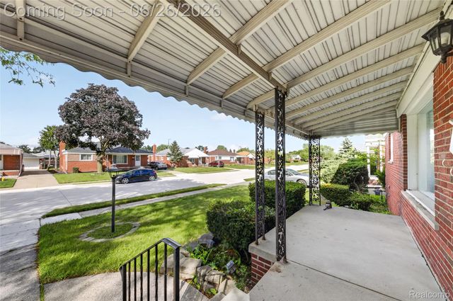 18270 Ash Avenue, Eastpointe, MI 48021