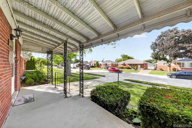 18270 Ash Avenue, Eastpointe, MI 48021