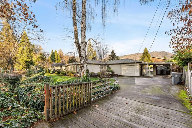 1021 NW Conklin Avenue, Grants Pass, OR 97526