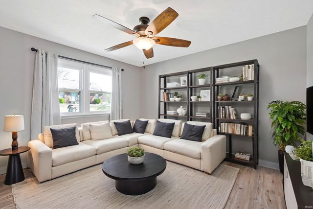 7433 Acorn Drive, Newburgh, IN 47630