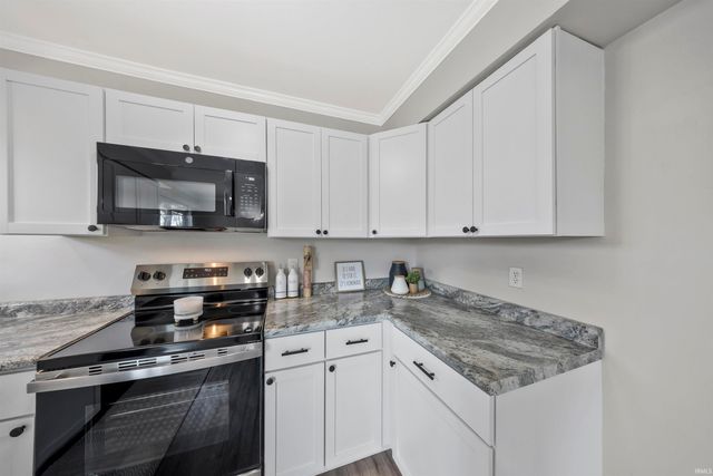 7433 Acorn Drive, Newburgh, IN 47630