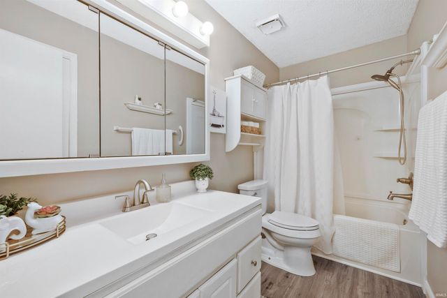 7433 Acorn Drive, Newburgh, IN 47630