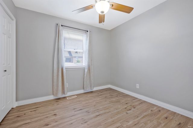 7433 Acorn Drive, Newburgh, IN 47630