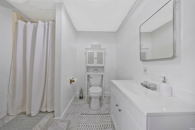 7433 Acorn Drive, Newburgh, IN 47630