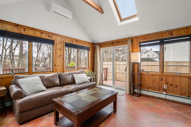 27 Warwick St, Quincy, MA 02171