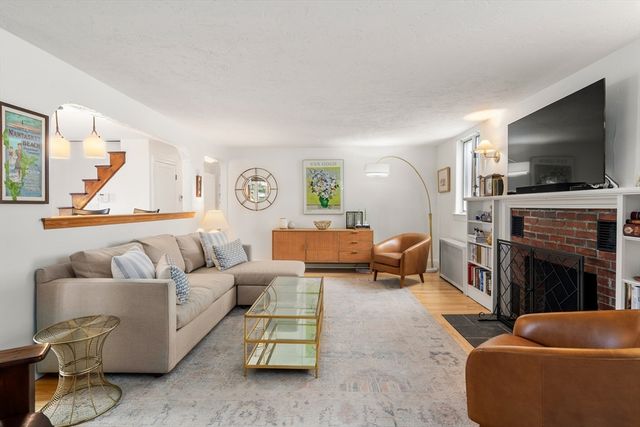 27 Warwick St, Quincy, MA 02171