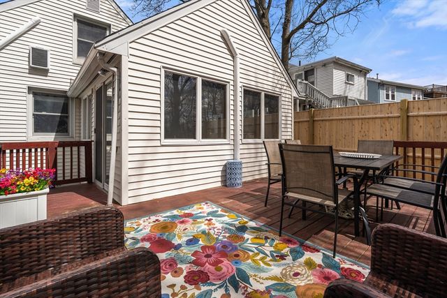 27 Warwick St, Quincy, MA 02171