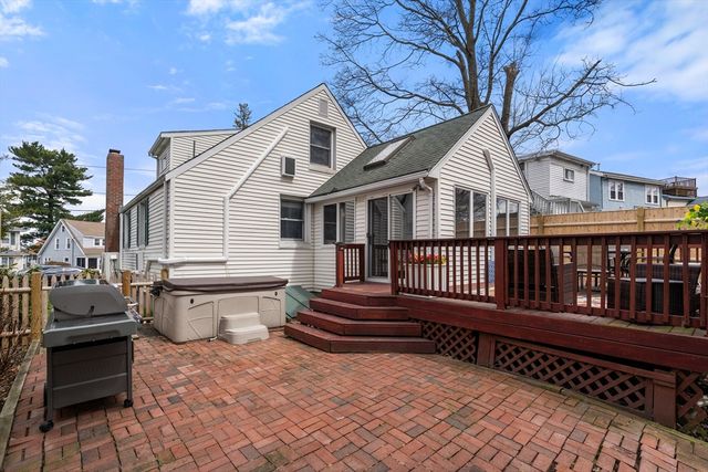 27 Warwick St, Quincy, MA 02171
