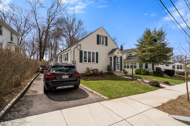 27 Warwick St, Quincy, MA 02171