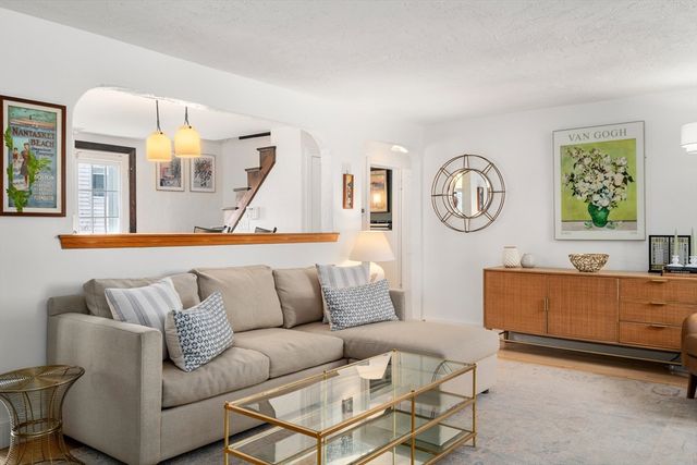 27 Warwick St, Quincy, MA 02171