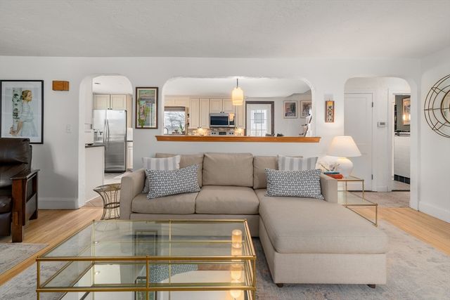 27 Warwick St, Quincy, MA 02171