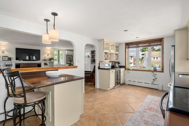 27 Warwick St, Quincy, MA 02171